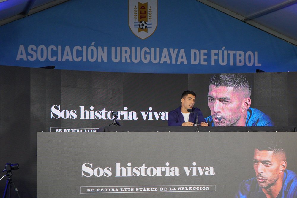 Luis Suárez dice adiós a la selección de Uruguay