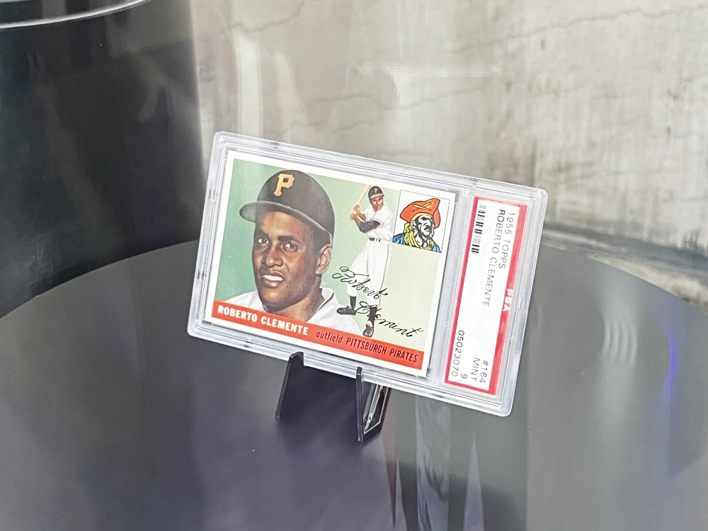 Los astros del deporte brillan en una subasta de cartas intercambiables en Nueva York