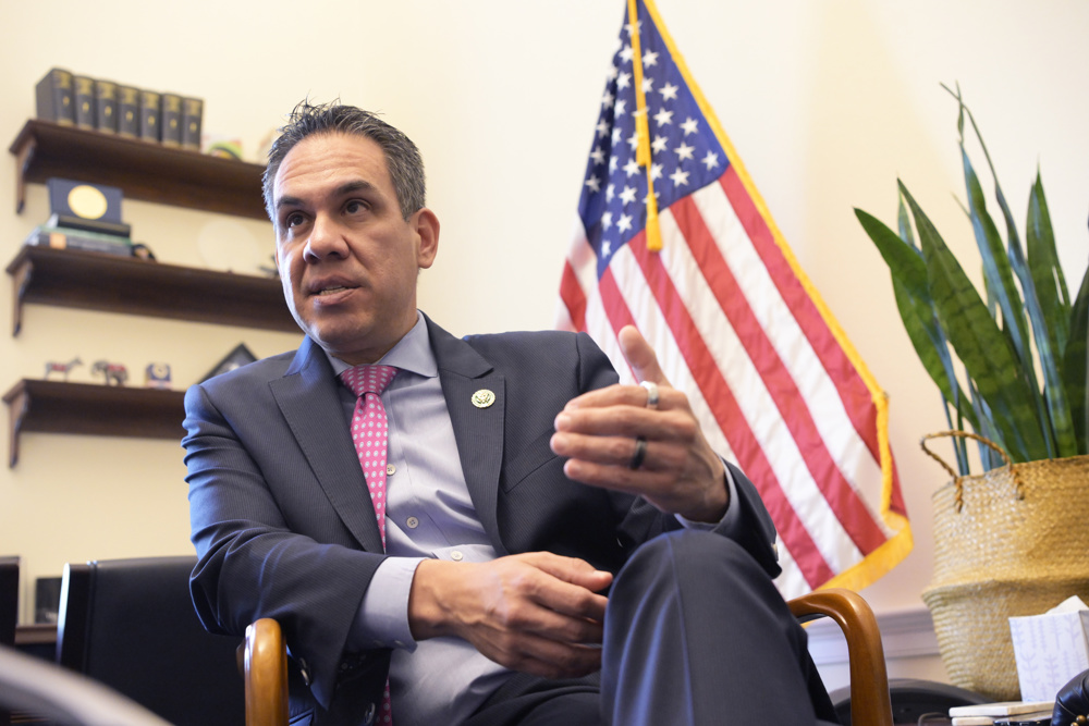 El legislador hispano de más rango en EEUU apela a los latinos para recuperar el Congreso