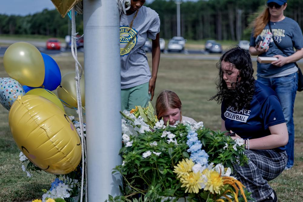 Luto, indignación e interrogantes se apoderan de Georgia tras tiroteo en escuela de Winder