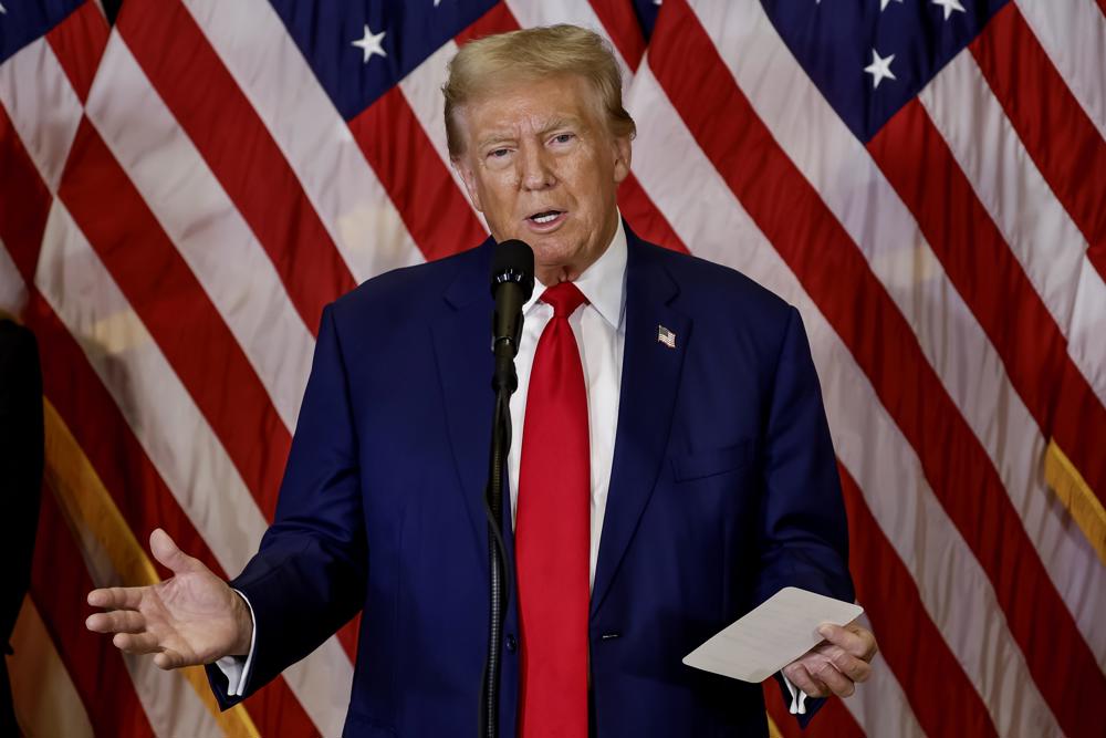 Trump dice que no se permitirán elevaciones detrás del podio en el debate con Harris