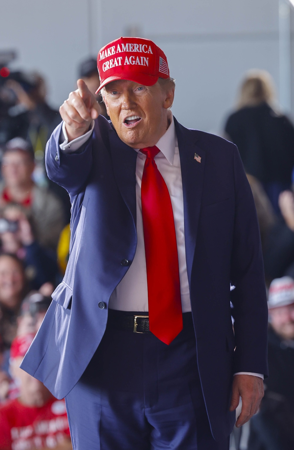 El huracán Milton obliga a posponer dos encuentros de Donald Trump con votantes latinos