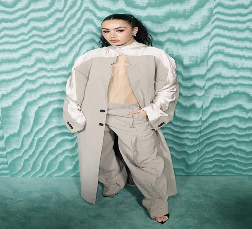 Charli XCX protagoniza ‘Erupcja’, una película en la que trabajó en secreto en Polonia