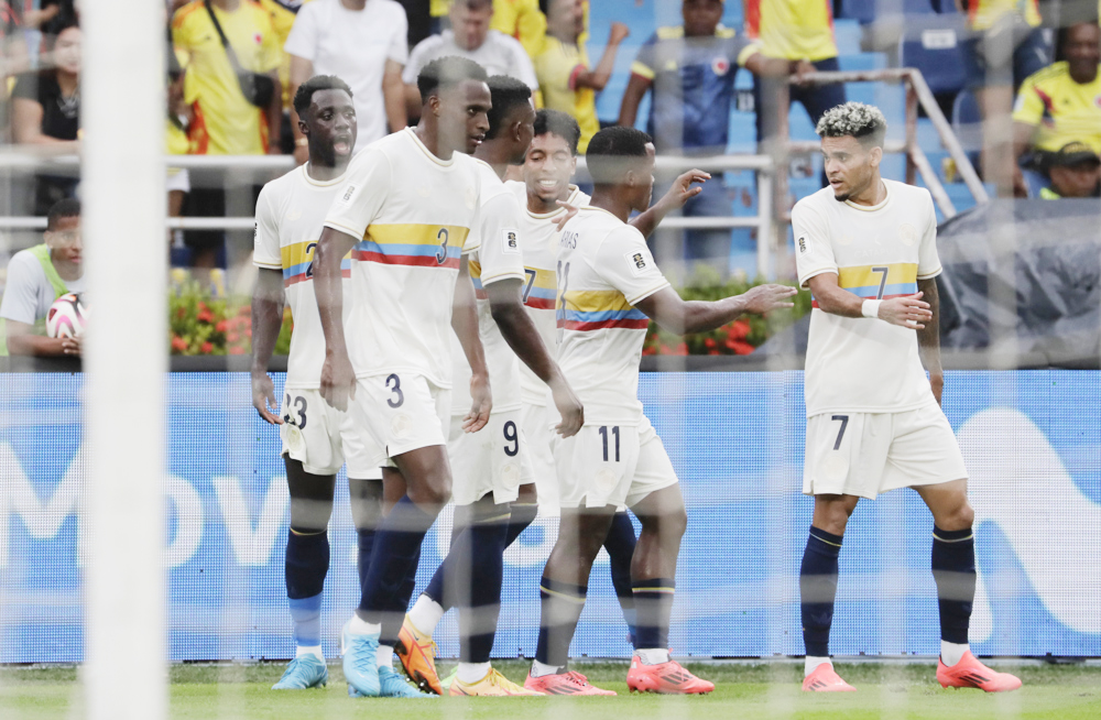 4-0. Colombia se afirma en la vanguardia y hunde en el foso a Chile