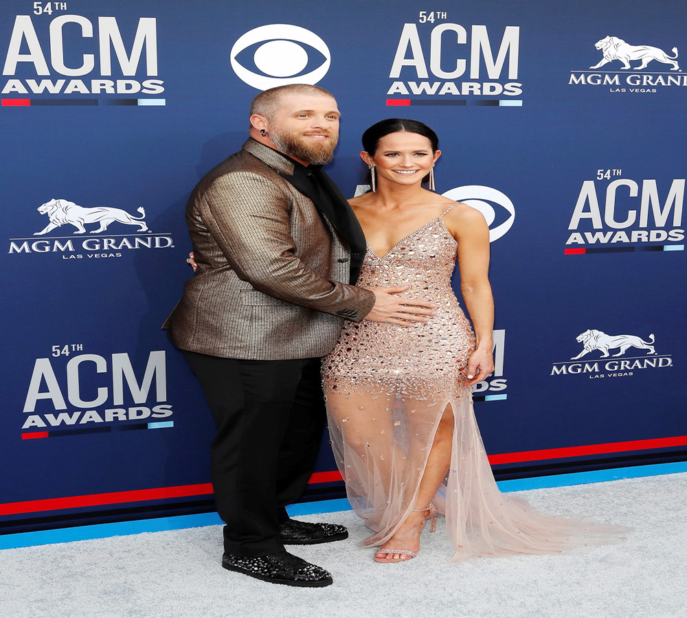 El cantante Gilbert deja un concierto mientras su mujer da a luz en el bus de la gira