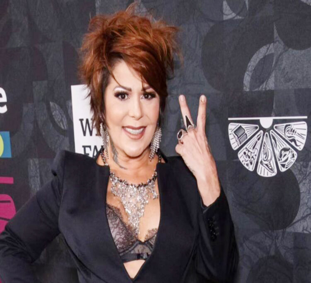 Aparatosa caída de Alejandra Guzmán en el aeropuerto desata reacciones