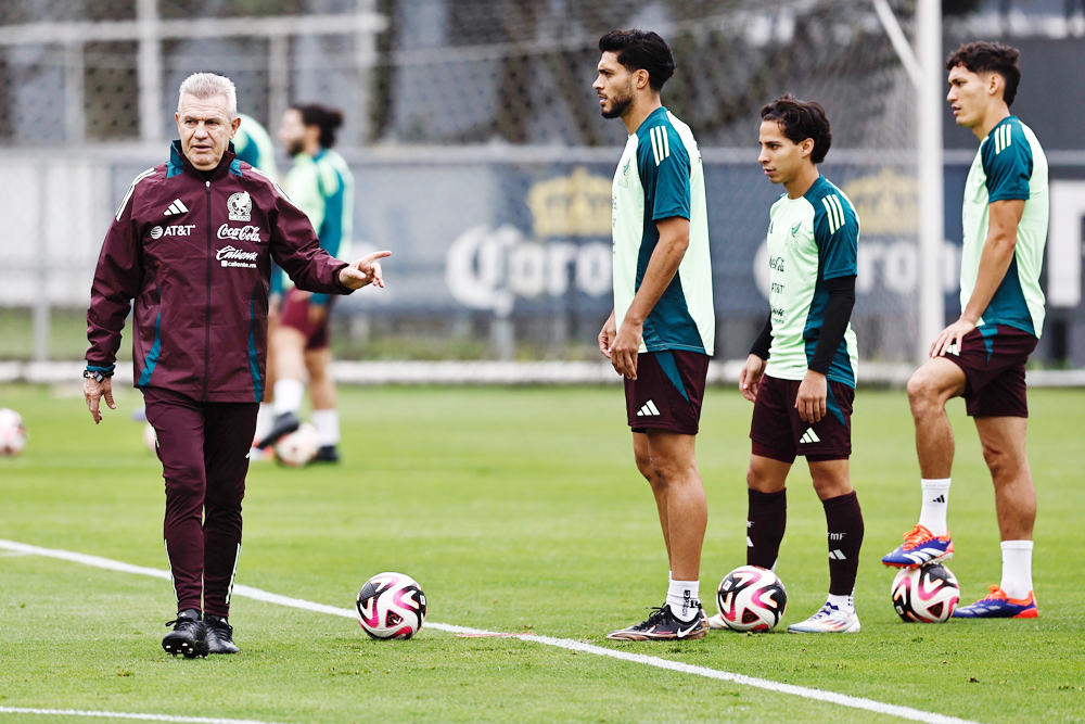 César Montes: “Es difícil asimilar jugar contra un club”