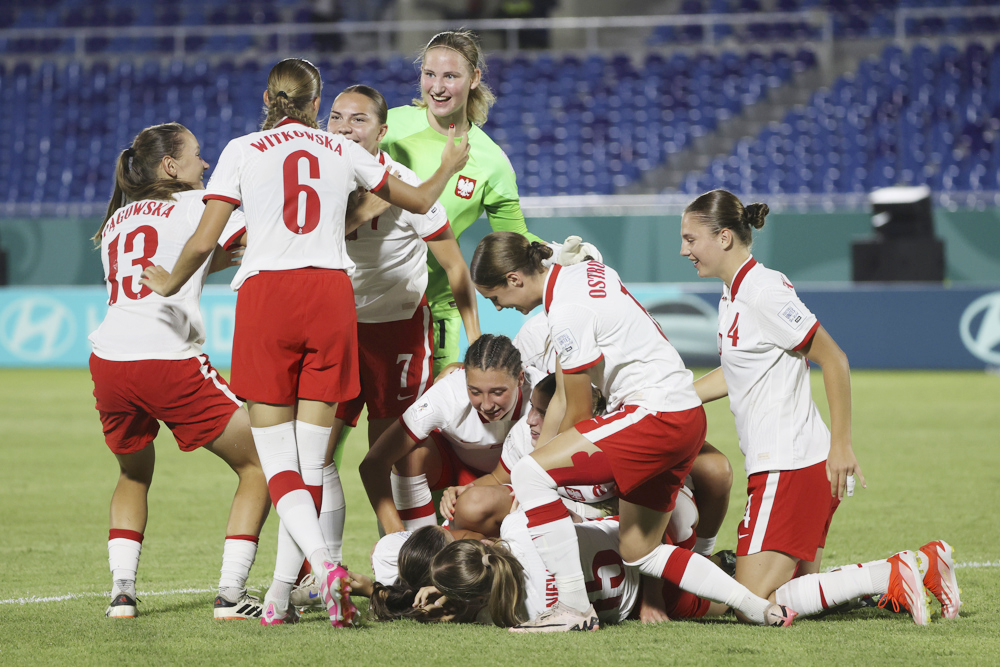 Polonia vence a Zambia y lidera el grupo D