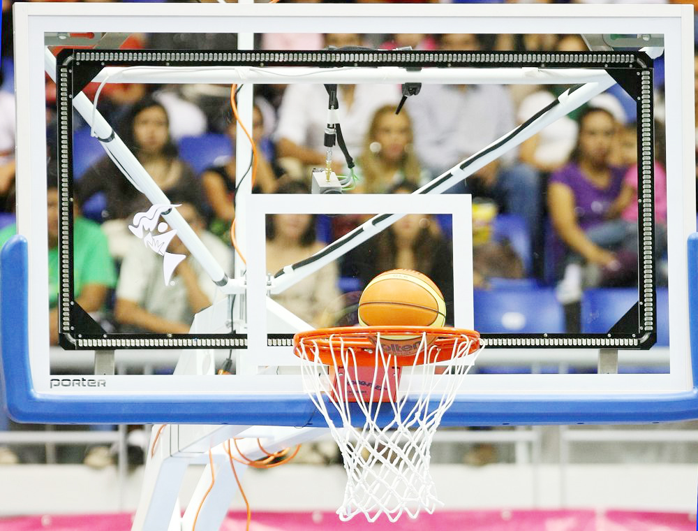 Los Santos del puertorriqueño Cintrón remontan y se mantienen con vida en la repesca