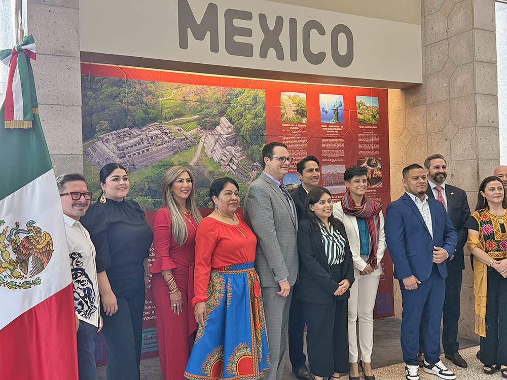 Inauguran exposición fotográfica “Herencia maya: pasado, presente, futuro”