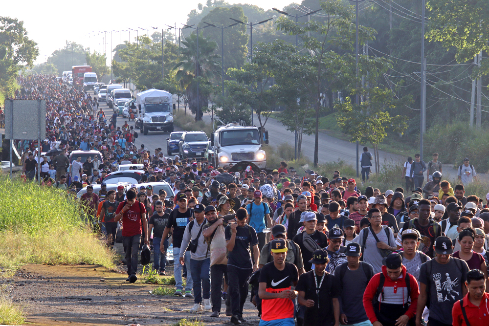 Miles de migrantes salen en caravana desde México coincidiendo con elecciones de EE.UU.