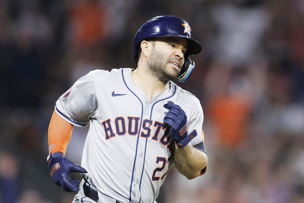 El venezolano José Altuve encabeza a once latinos ganadores del Bate de Plata en la MLB