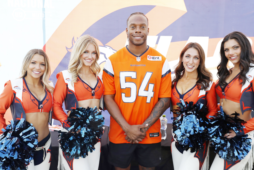 Brandon Marshall, leyenda de Broncos, premia a Coahuila campeón de Flag U-12 en México