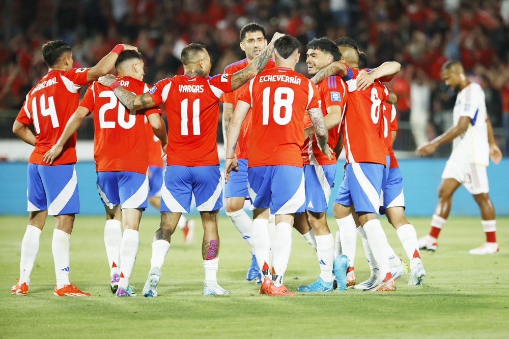 4-2. Doblete de Cepeda revive a Chile ante Venezuela para salir del foso