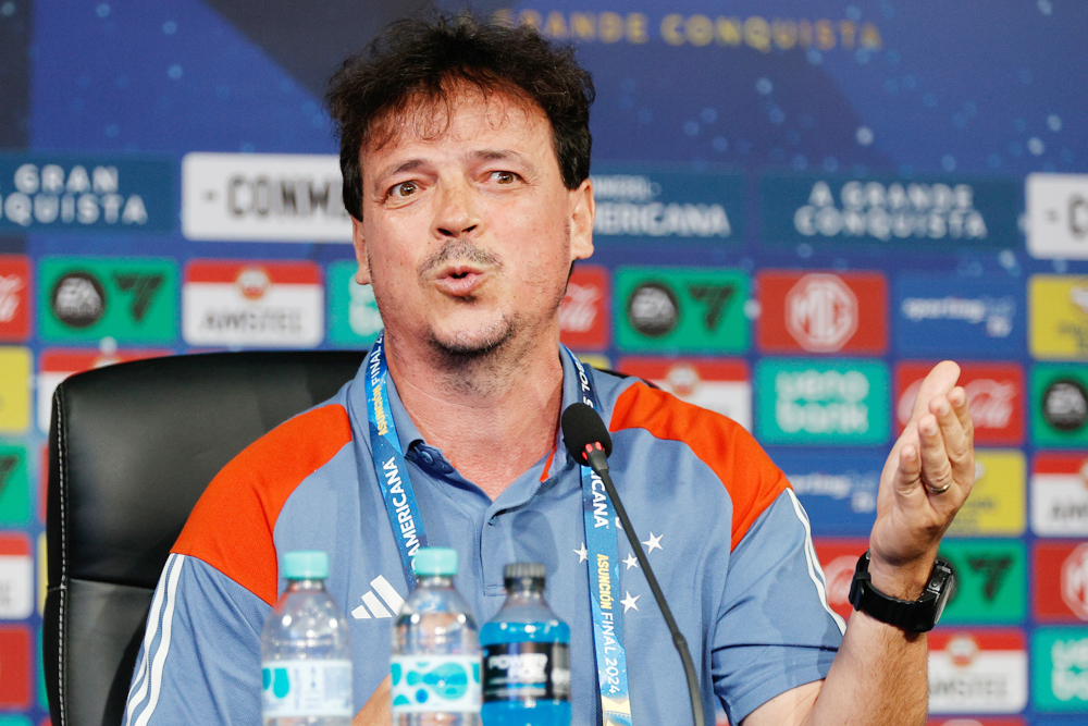 Fernando Diniz advierte que Racing es un rival “duro”, con historia y “muy bien entrenado”