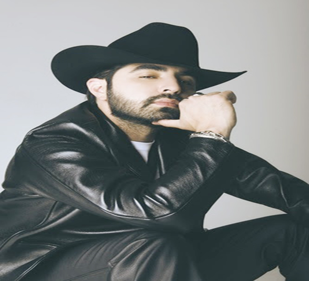 Joss Favela celebra  el #1 en Billboard con “Con Todo Respetillo”