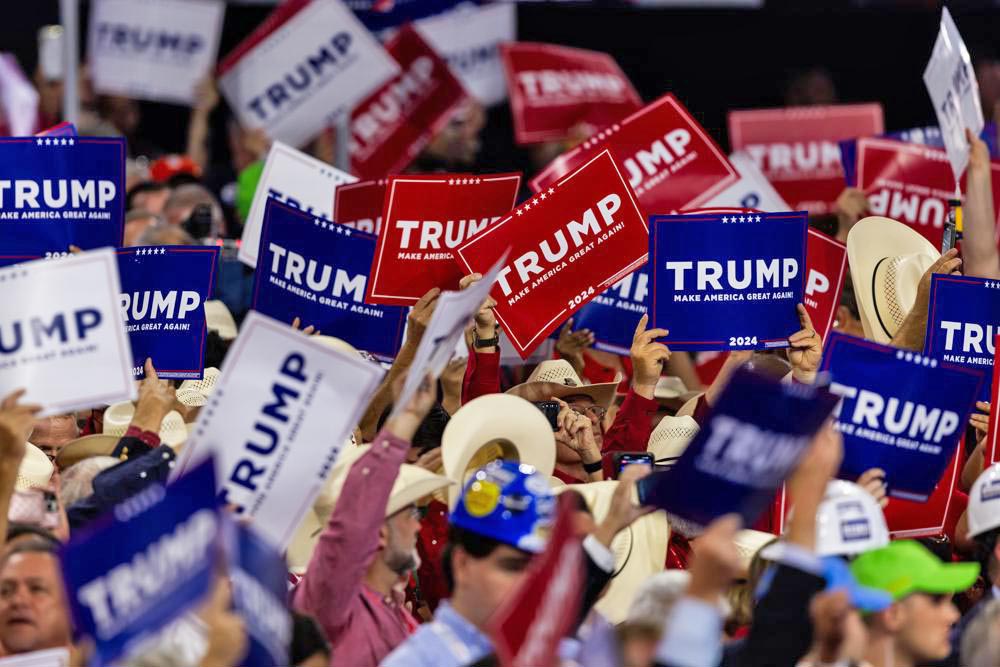 El 59 % de estadounidenses aprueba la gestión de Trump en la transición al nuevo gobierno