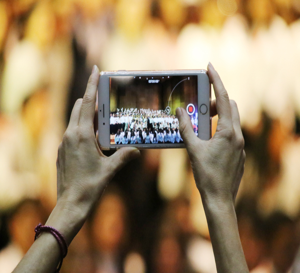 El exceso de tiempo frente a pantallas se asocia a una pubertad precoz