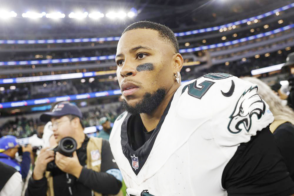 Barkley, noveno jugador en la historia de la NFL que supera las 2.000 yardas por tierra