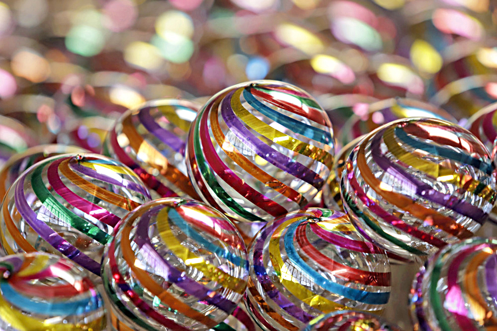 Esferas navideñas de artesanos se vuelven el distintivo de un pueblo del centro de México