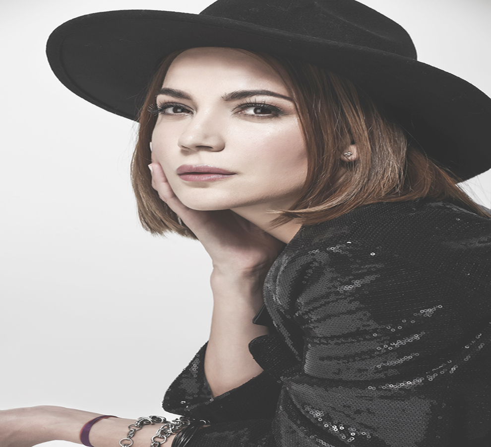 La argentina Valeria Gastaldi rinde homenaje a México con una versión de ‘Amor Eterno’