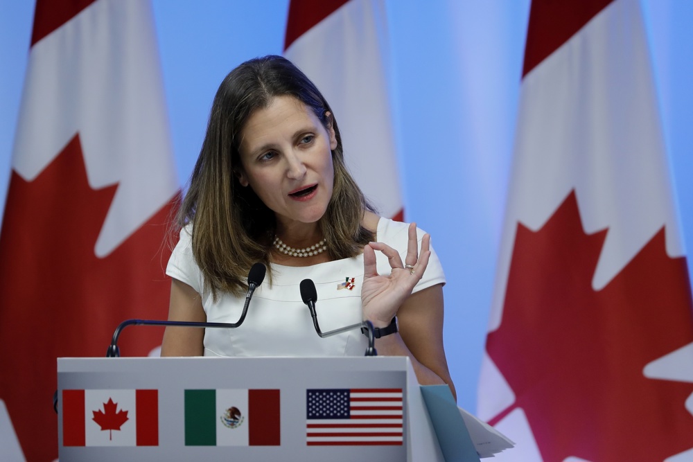 La dimisión de la mano derecha de Trudeau sume a Canadá en la confusión