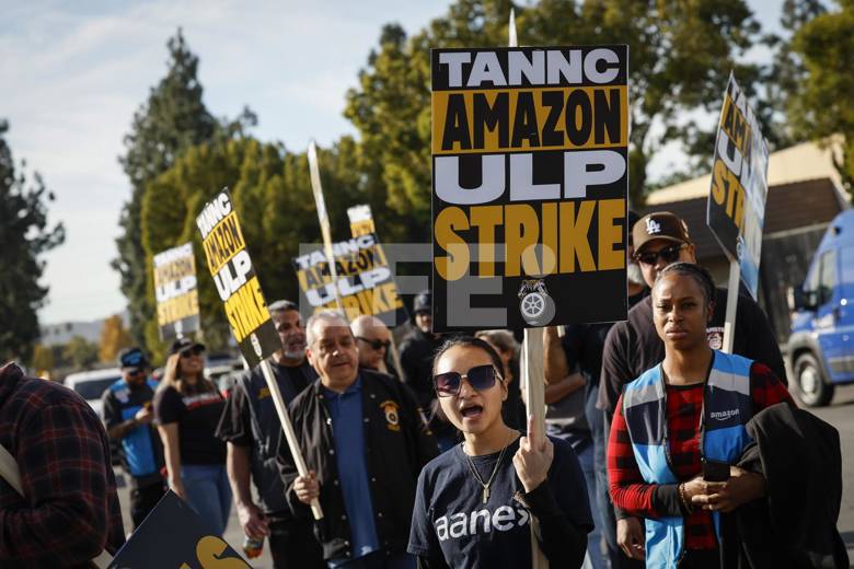 Empleados de varias plantas de Amazon en EEUU en huelga en vísperas de Navidad