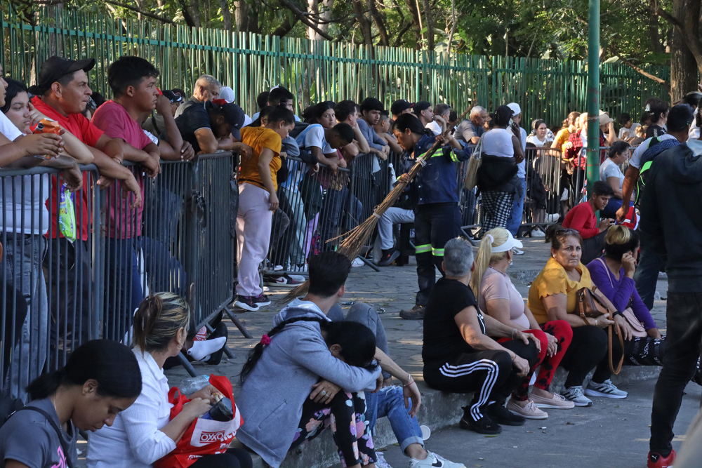 Migrantes saldrán en caravana por la saturación de peticiones de asilo en el sur de México