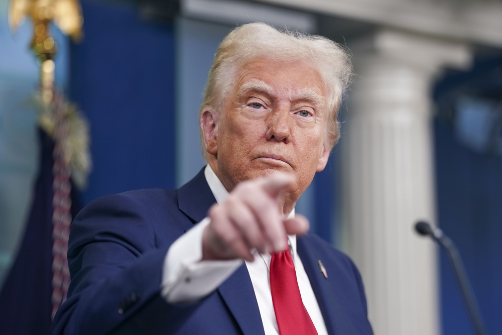 Trump comienza su mandato con un índice de aprobación del 47 %, según una encuesta