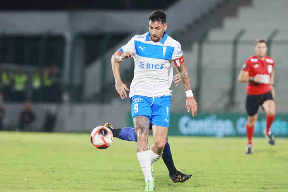 Un doblete de Zampedri allana triunfo de la Universidad Católica sobre Atlético Tucumán