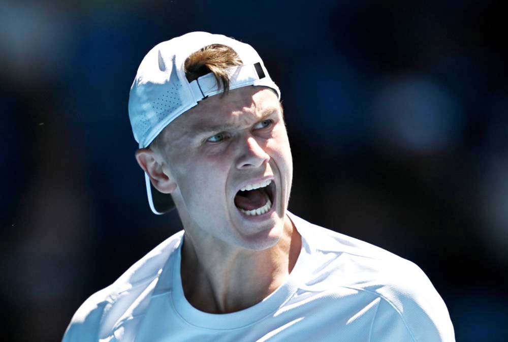 Rune sobrevive a Zhang