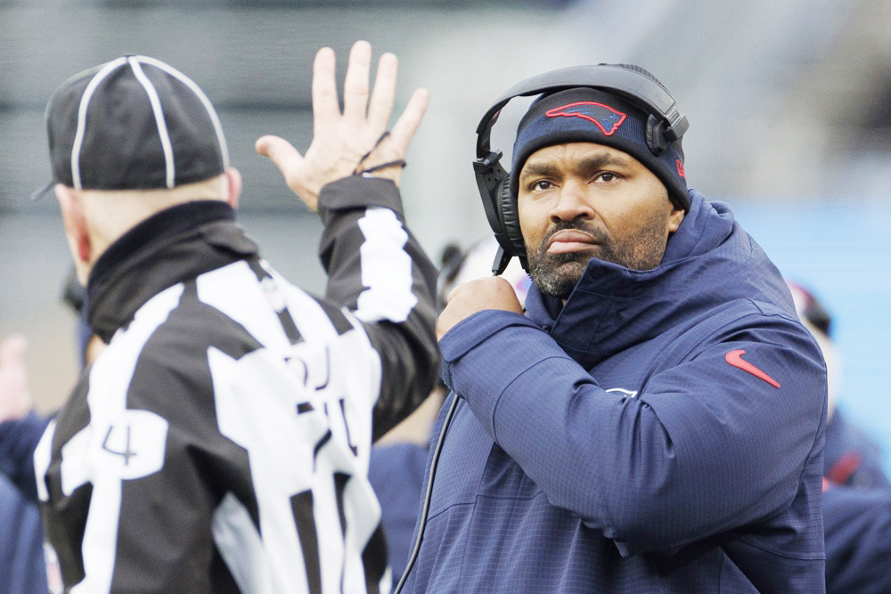 Los Patriots despiden a su entrenador Jerod Mayo luego de una campaña perdedora