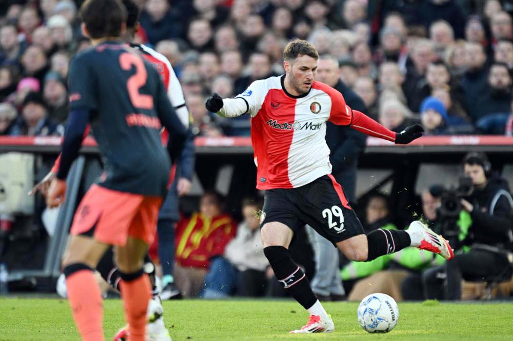 Gol de Giménez no impide la derrota del Feyenoord ante el Utrecht (1-2)