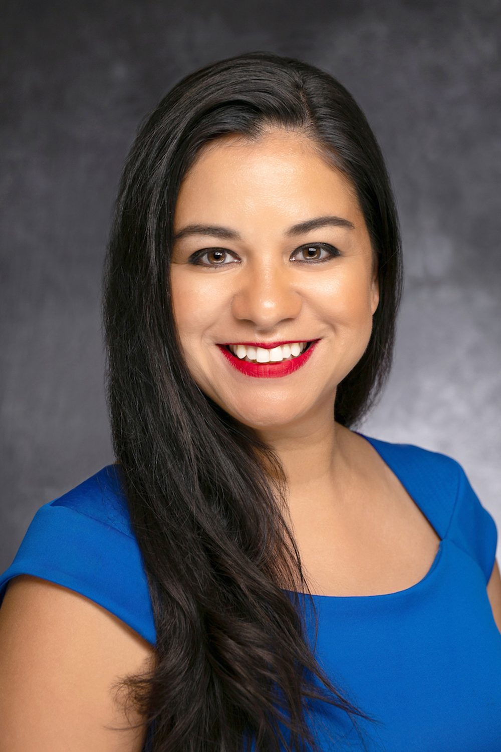 Honran a ejecutiva de STC como la Mujer de Negocios del Año