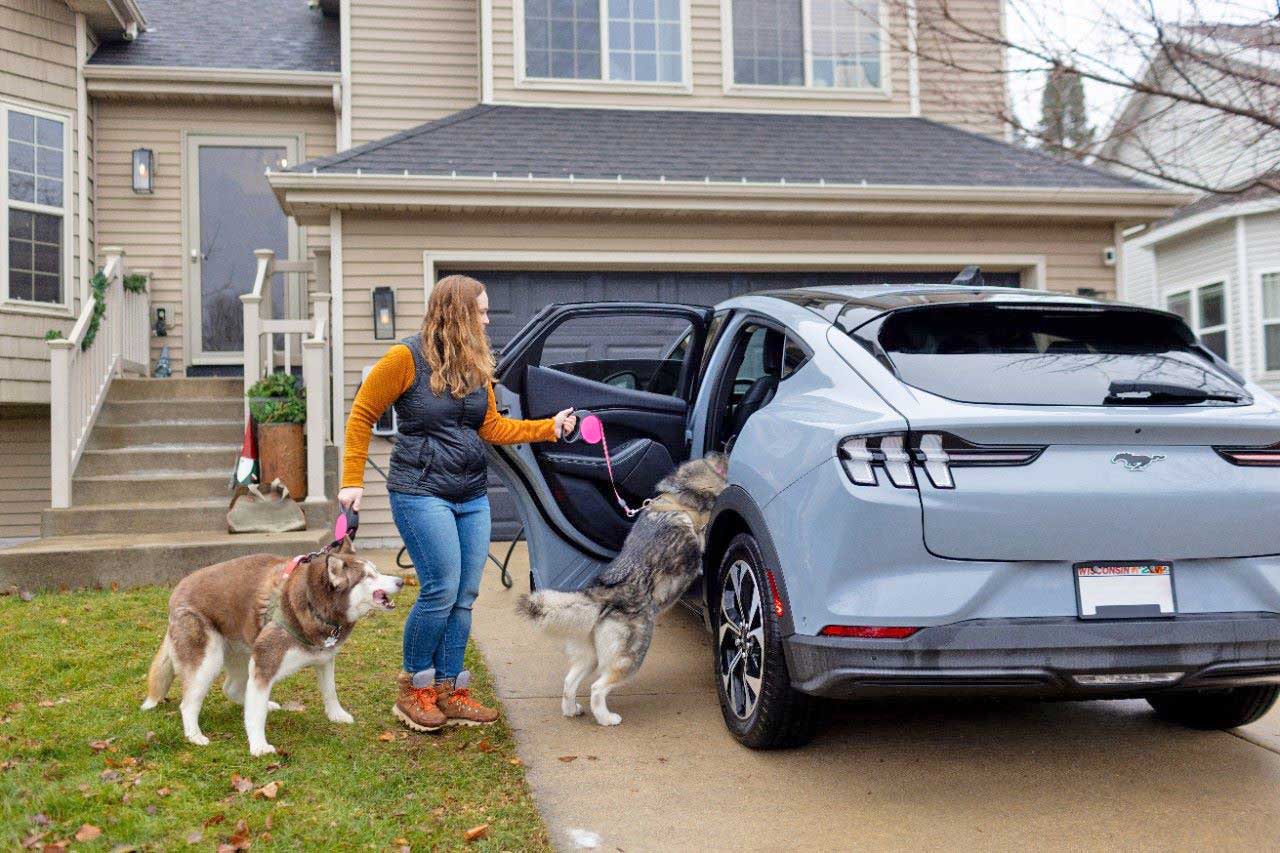 Ford está ampliando el cargador doméstico gratuito y la instalación estándar del Ford Power Promise