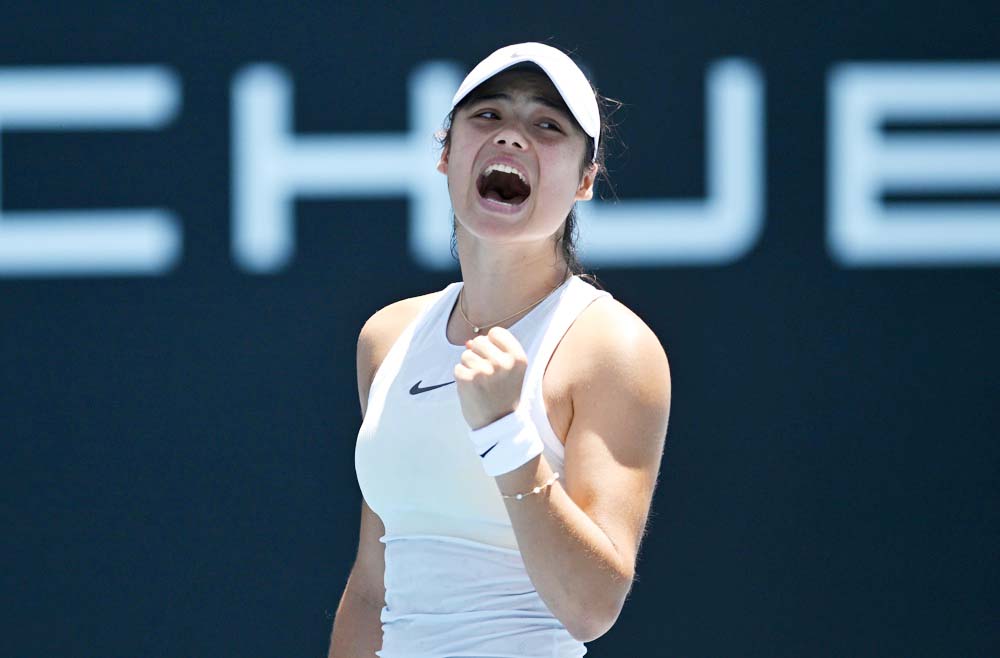 Dos desempates dan la victoria a Emma Raducanu sobre Alexandrova