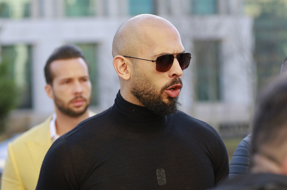 Los hermanos Tate abandonan Rumanía 24 meses después de su arresto por explotación sexual