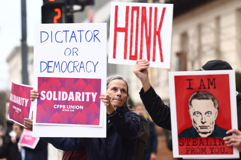 Trump pone fin a la histórica Usaid, mientras sus trabajadores recogen sus pertenencias