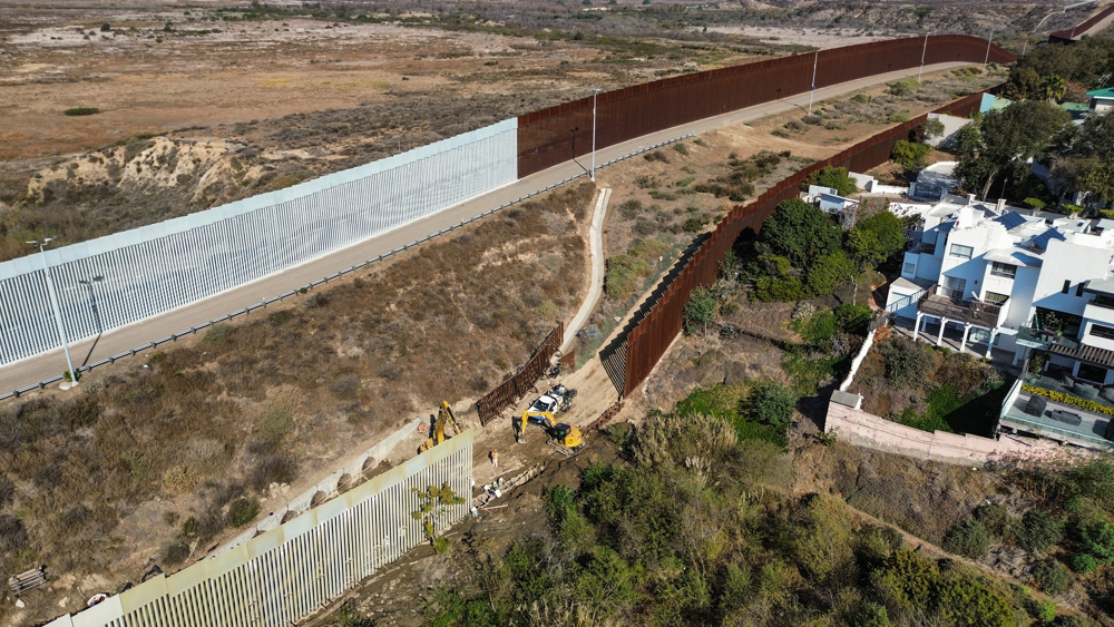 El gobierno de Trump retoma la reconstrucción del muro en la fronteriza Tijuana