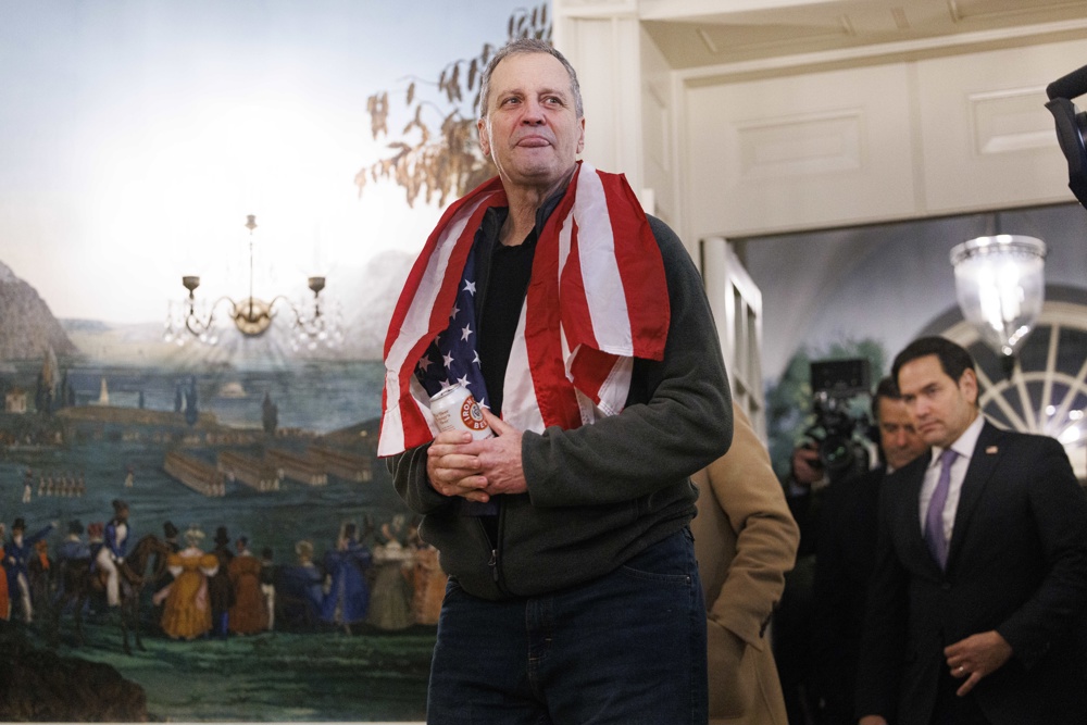 Trump recibe en la Casa Blanca al estadounidense liberado por Rusia: “Bienvenido a casa”