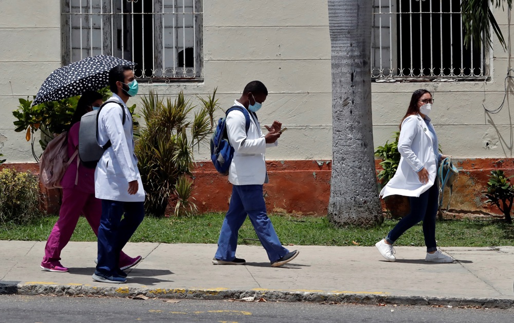 EE.UU. restringe visados a cubanos implicados en “explotación”, como misiones médicas