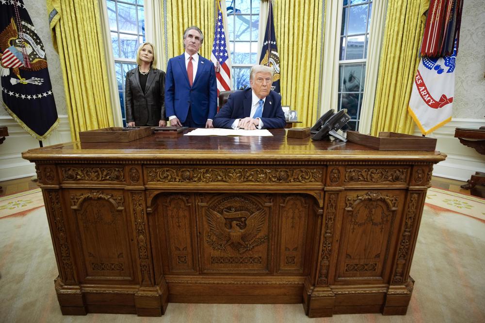 Trump dice que no permitirá la compra de petróleo a Venezuela