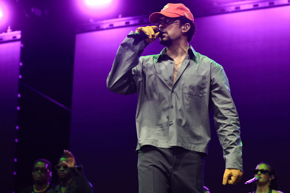 Bad Bunny impacta a la sociedad cantando sobre problemas locales que son globales