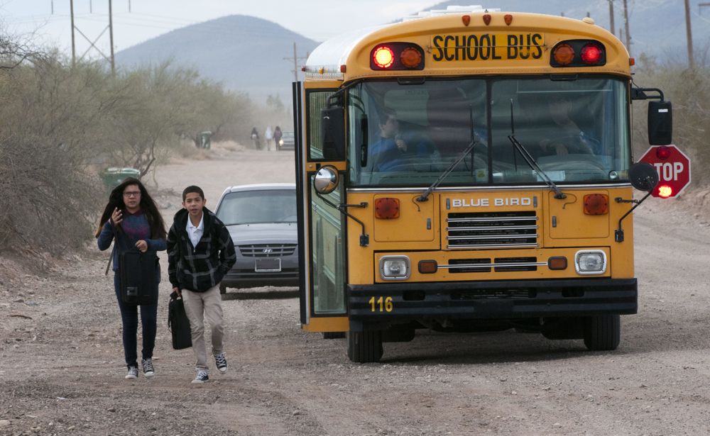 Suspenden a conductor de autobús escolar en EEUU por prohibir hablar español a los niños