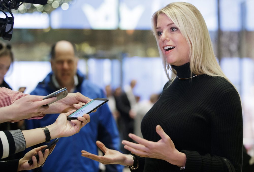 Fiscal de EEUU demanda a Nueva York por permitir a migrantes obtener licencias de conducir