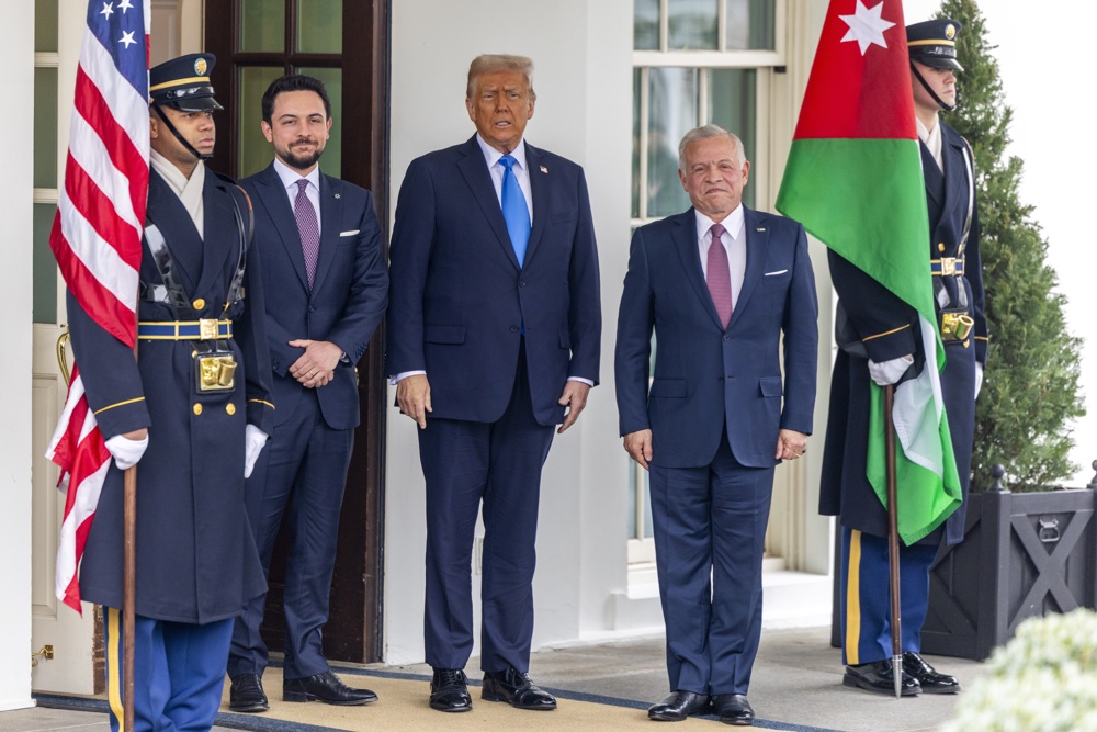 Rey Abdalá II dice que Jordania acogerá a 2.000 niños palestinos en su reunión con Trump