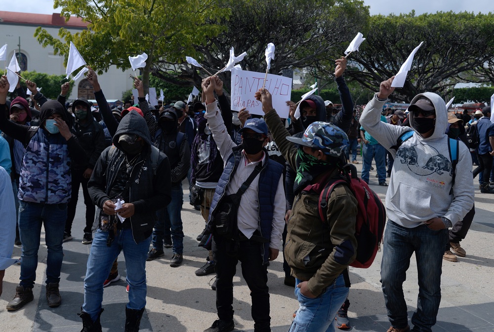 Indígenas en el sur de México exigen resolver desaparición de 43 estudiantes de Ayotzinapa
