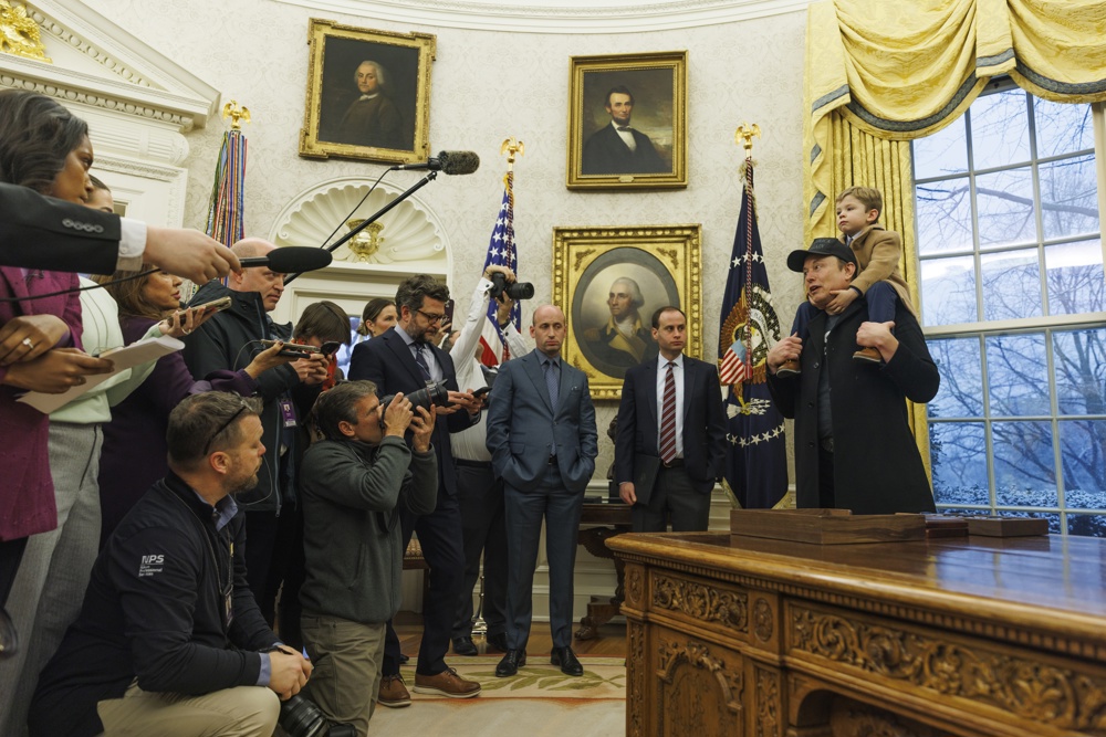 Trump veta a la agencia AP del Despacho Oval por no usar el nombre “Golfo de América”