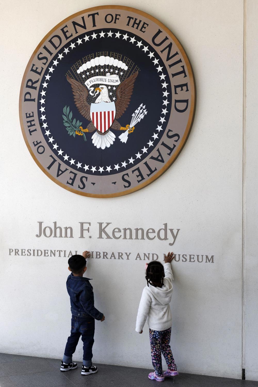 La Biblioteca John F. Kennedy en Boston obligada a cerrar por el despido de empleados
