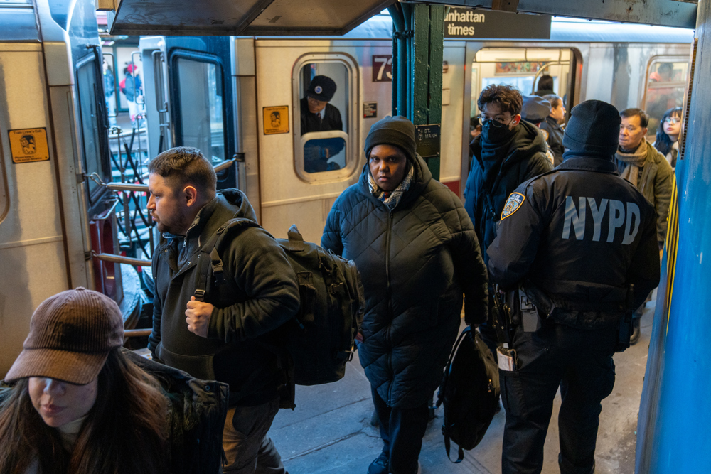 La policía de un condado de Nueva York se unirá a ICE para detener a inmigrantes ilegales